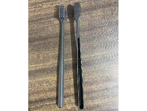 浅灰色牙刷